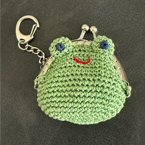 Small VTG Crocheted Frog Coin Purse Keychain - Light Green